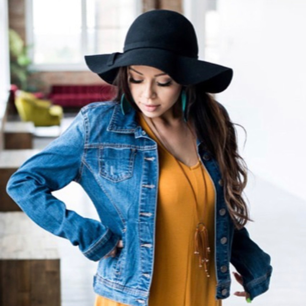 Meet your Posher, Daina